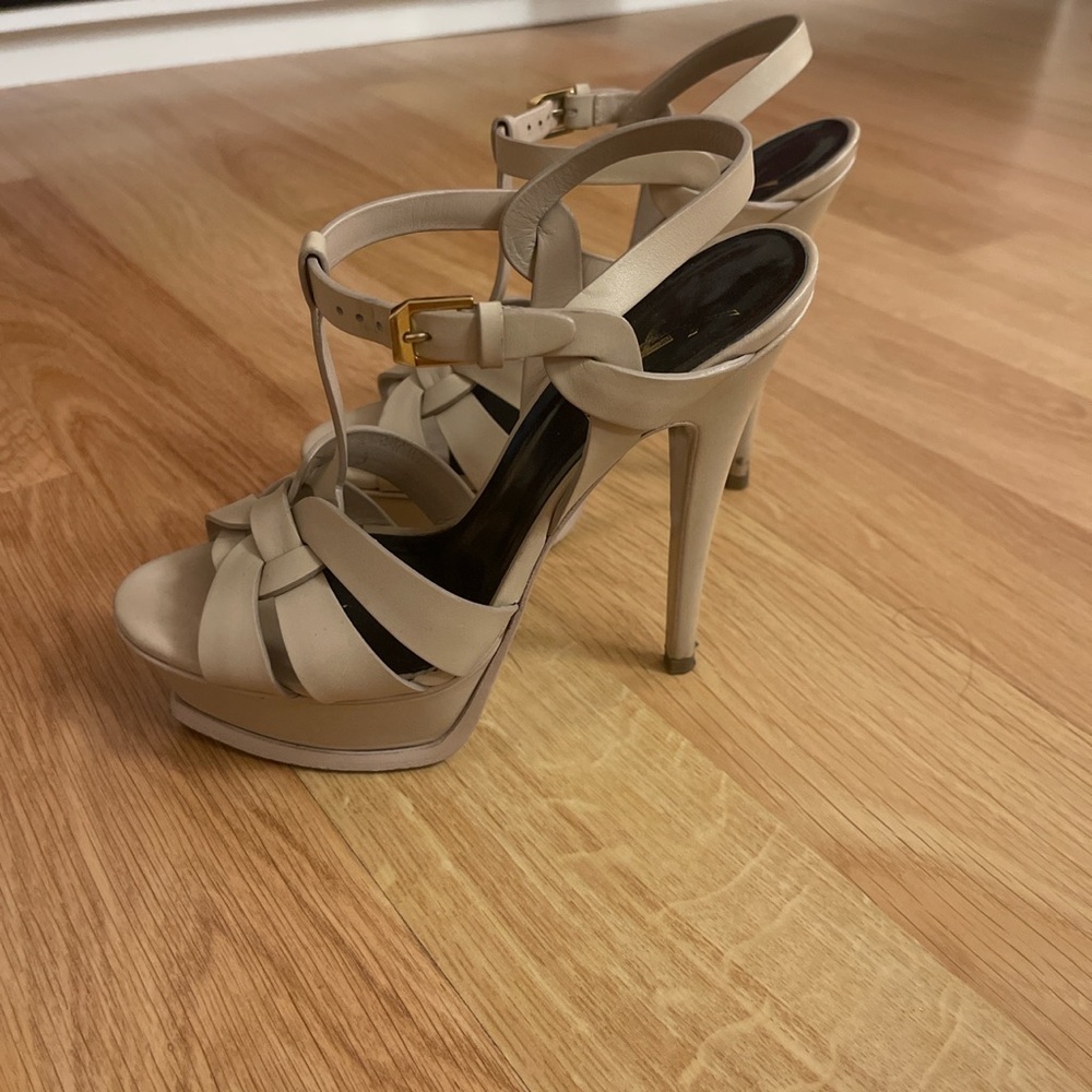 YSL Saint Laurent Pantent Leather T-Strap heels - Picture 2 of 2